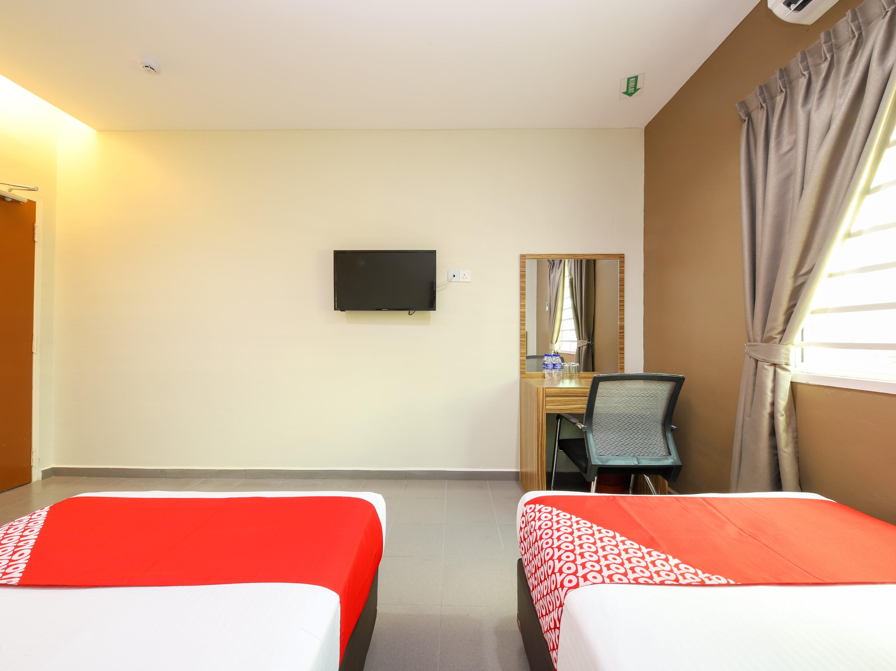 Oyo 89839 Riaz Hotel Малакка Экстерьер фото