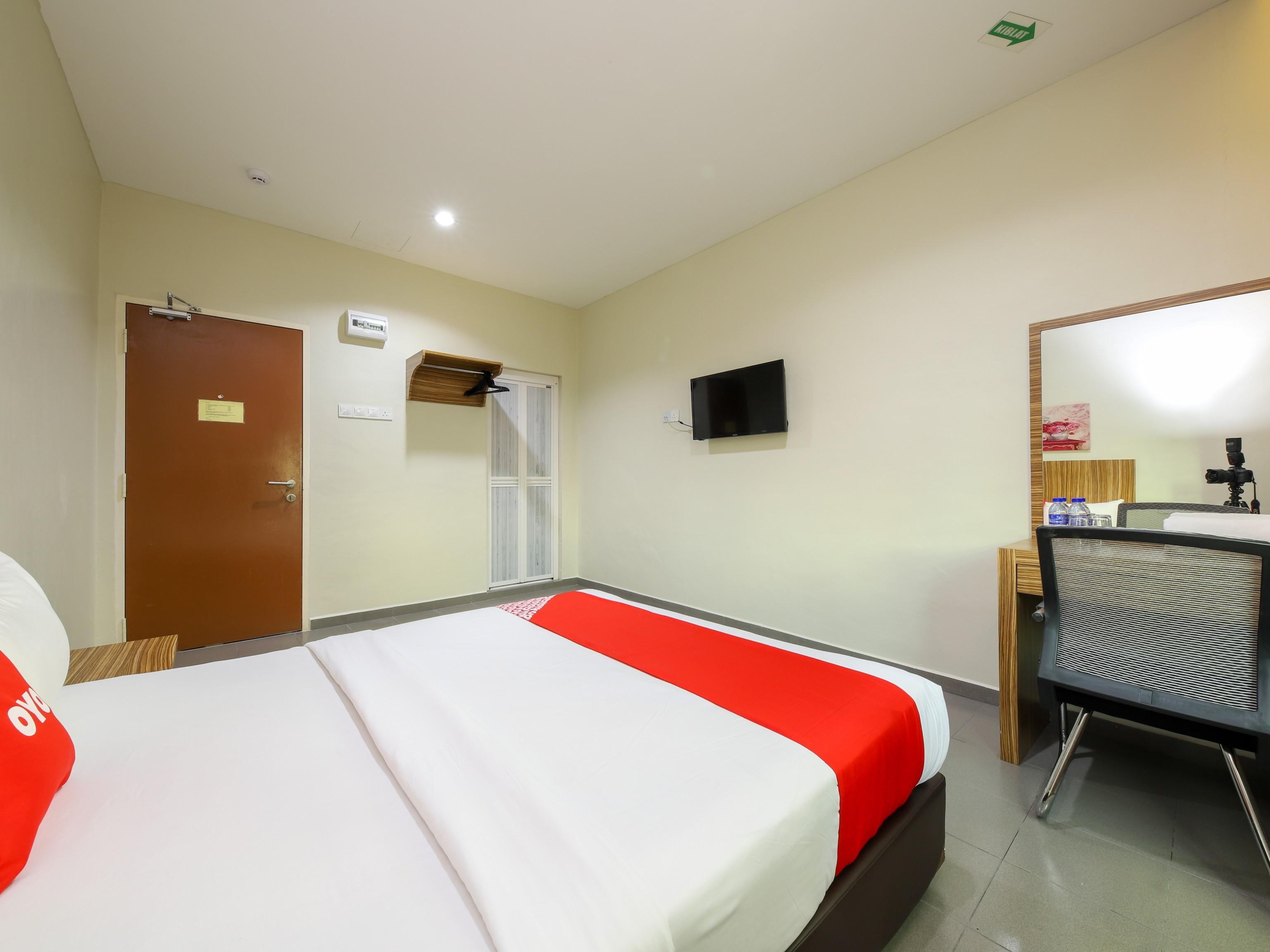 Oyo 89839 Riaz Hotel Малакка Экстерьер фото