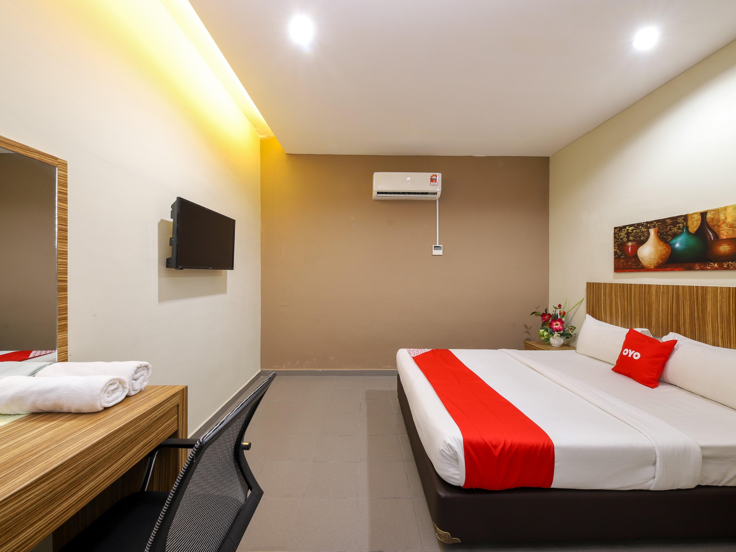 Oyo 89839 Riaz Hotel Малакка Экстерьер фото