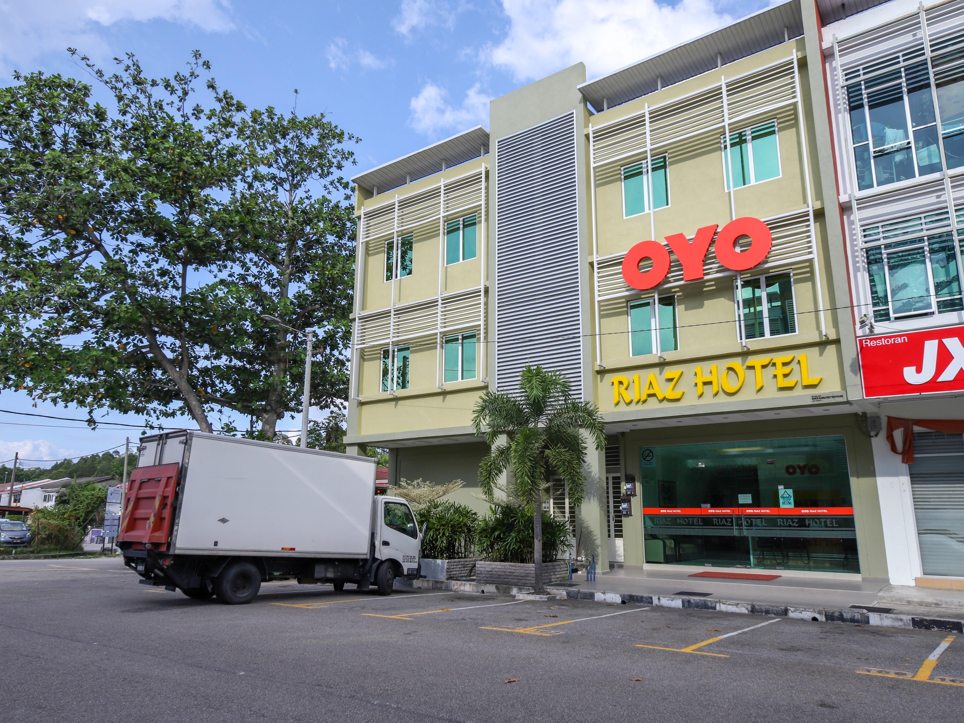 Oyo 89839 Riaz Hotel Малакка Экстерьер фото