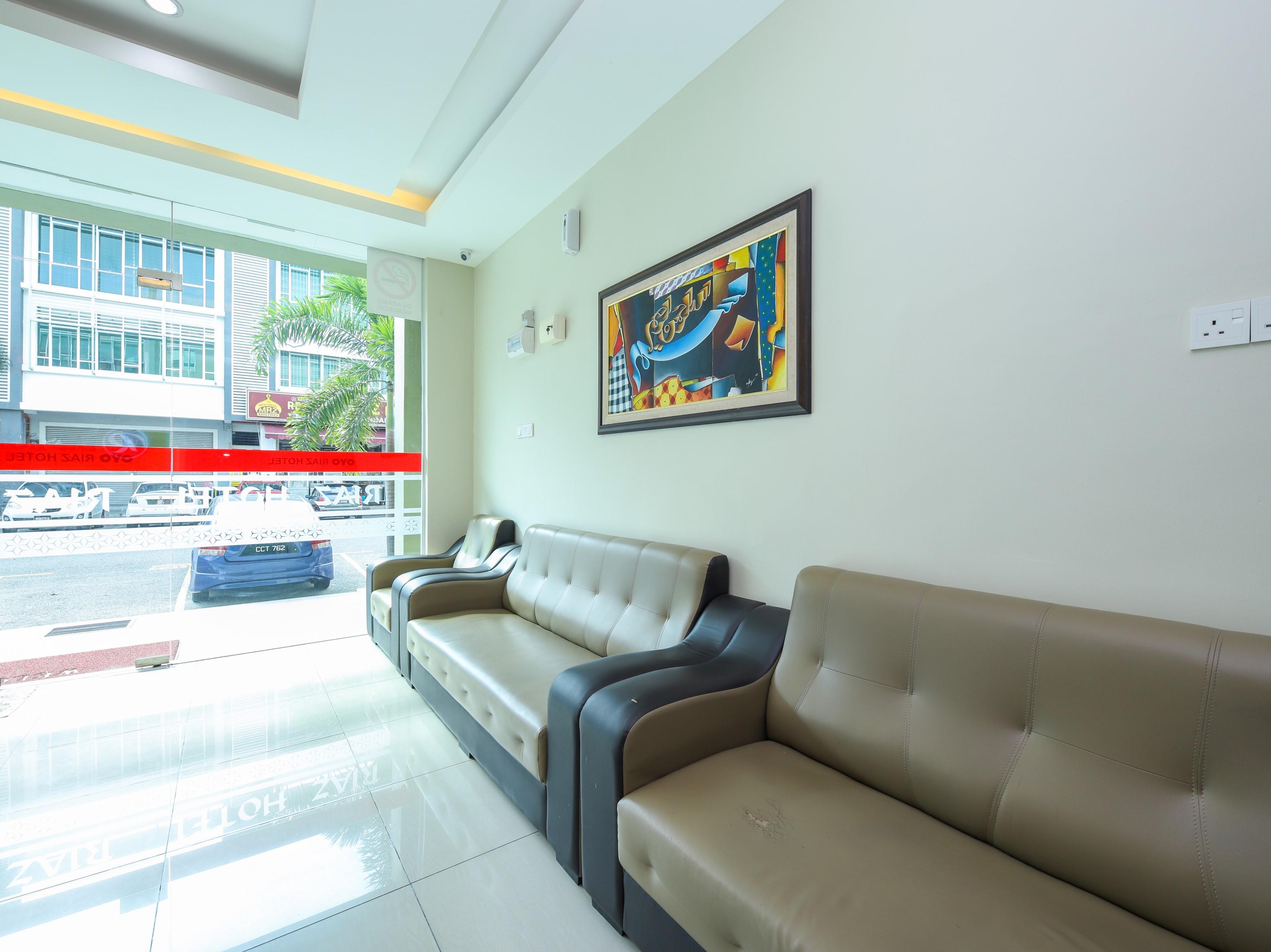 Oyo 89839 Riaz Hotel Малакка Экстерьер фото
