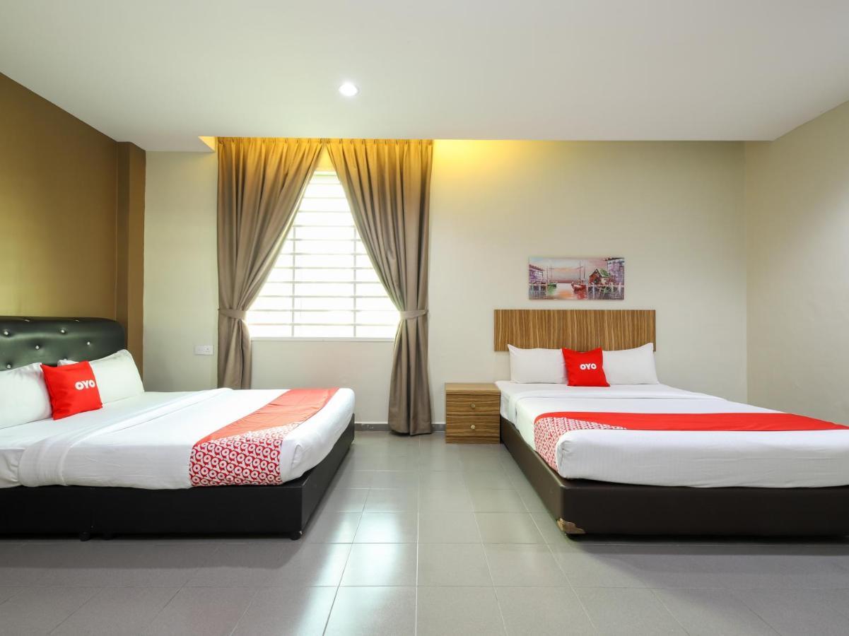 Oyo 89839 Riaz Hotel Малакка Экстерьер фото