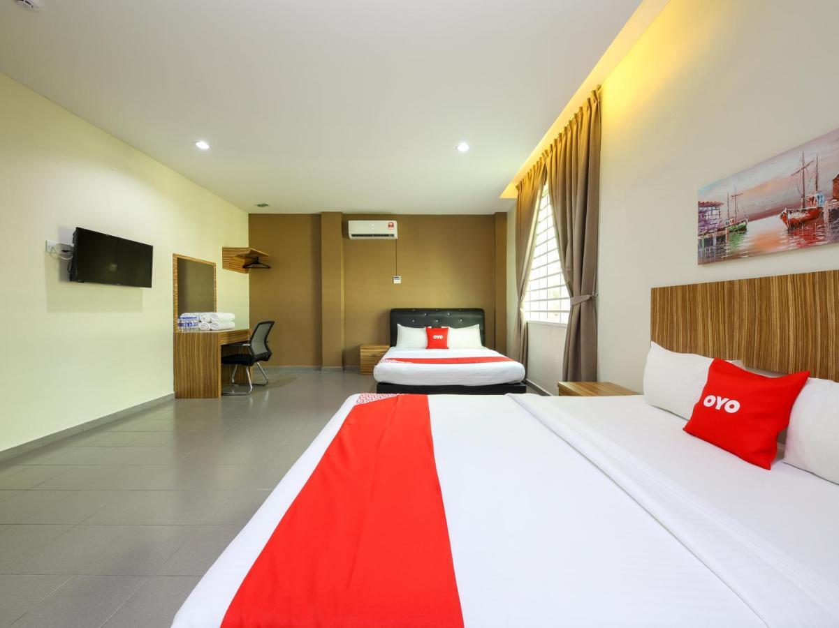 Oyo 89839 Riaz Hotel Малакка Экстерьер фото