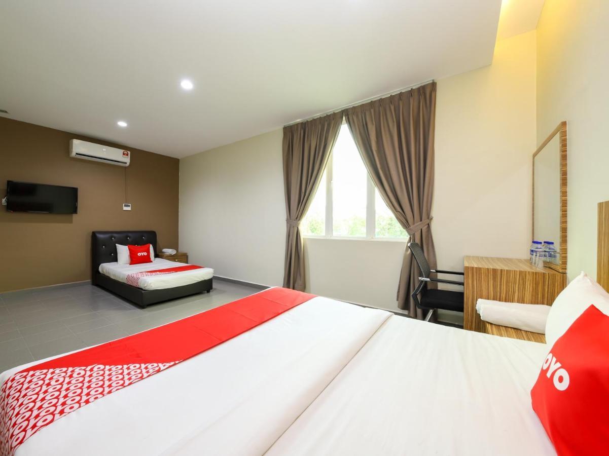 Oyo 89839 Riaz Hotel Малакка Экстерьер фото